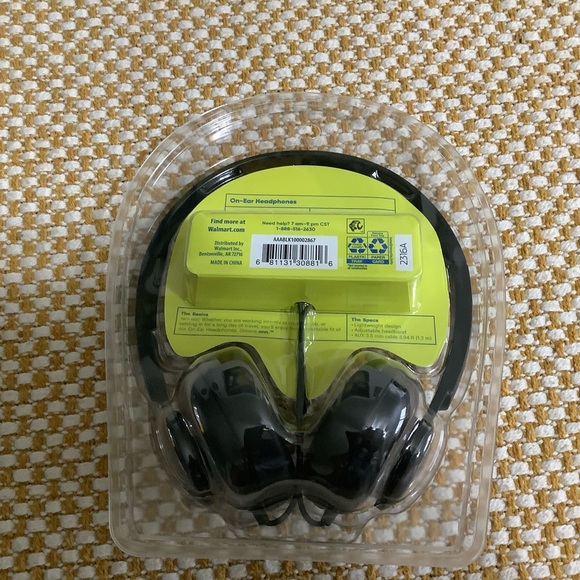 Headphone NWT - Picture 2 of 4